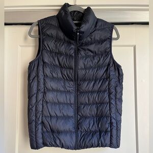 Uniqlo Ultra Light Down Vest in Navy Size M